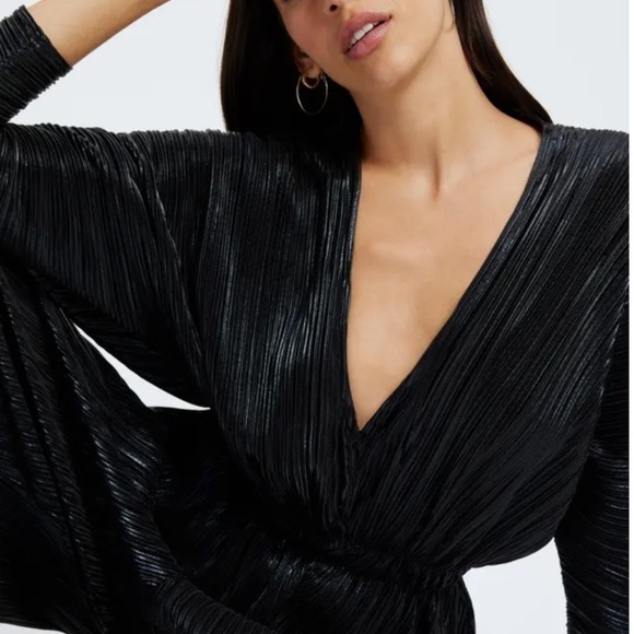 Good American Plissé Deep V-Neck Dolman Sleeve Top NWT - Picture 7 of 16